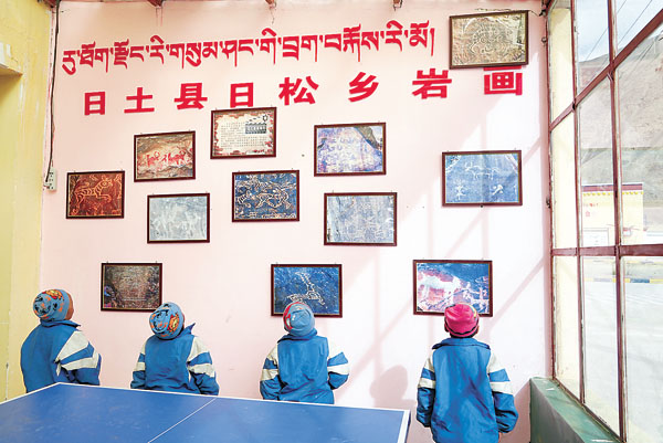 སྲོལ་རྒྱུན་རིག་གནས་སློབ་གྲྭར་སྤེལ་བ།