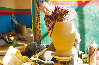 མཐོ་སྒང་གི་རྫ་ཆས་ཐོན་ཁུལ་རྒྱལ་རྩེ་རྫོང་མཁར་སྨད་ཤང་གླང་ཁ་གྲོང་ཚོ།