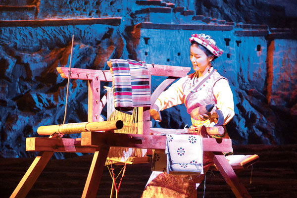གསར་དུ་སྒྲིག་བཀོད་བྱས་པའི་བོད་ཀྱི་ལྷ་མོའི་ཟློས་གར་སྣང་ས་འོད་འབུམ། 