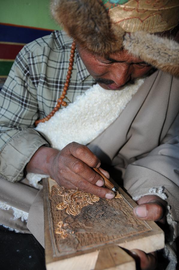 ལྷ་སའི་ཕུ་གསུམ་བརྐོས་རིས་ཏེ། གནའ་བོའི་གཅིག་རྒྱུད་གཅིག་འཛིན་གྱི་ལག་རྩལ།