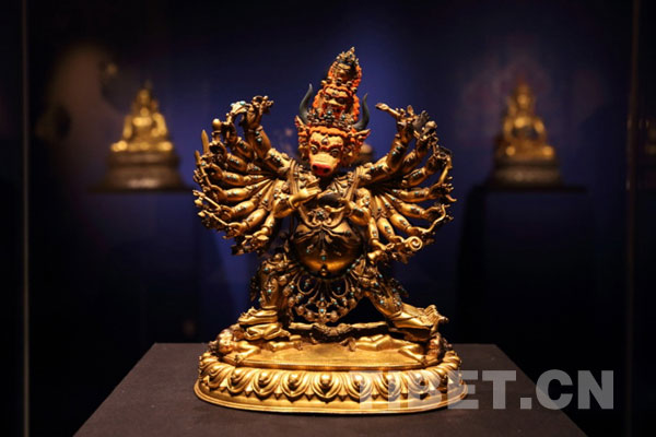 པེ་ཅིང་གི་སྒྱུ་རྩལ་ཁང་བརྒྱད་པར་བོད་བརྒྱུད་ནང་བསྟན་གྱི་སྒྱུ་རྩལ་རྩེ་གྲ་འགྲེམ་སྟོན་བྱས་པ།