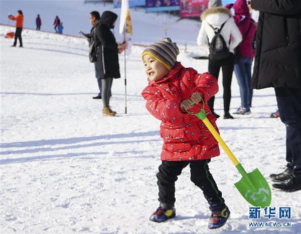 གྲང་ངར་ཆེ་བའི་དགུན་དུས་སུ་མཚོ་སྔོན་དུ་ཡུལ་སྐོར་བ་མང་དུ་སོང་བ།