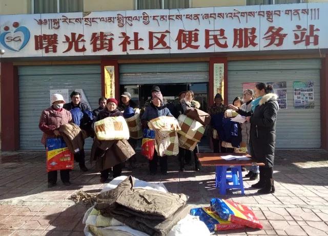 བརྩེ་བའི་ཉི་འོད་འོག དགུན་ཟླ་དབྱར་བཞིན་དྲོ།