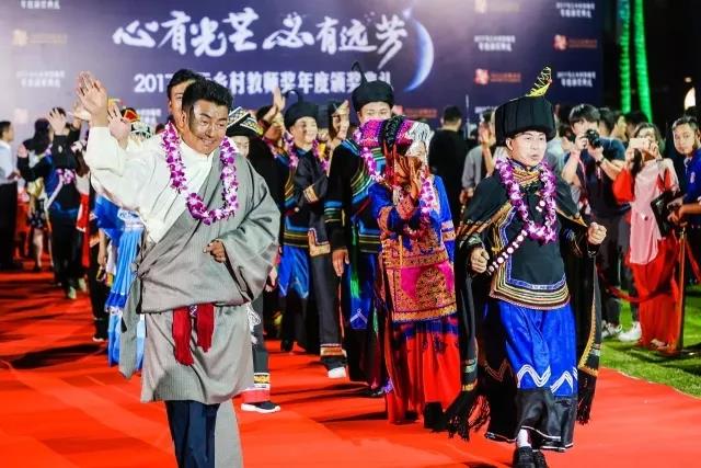 རྔ་ཁུལ་གྱི་དགེ་རྒན་ལ་མ་ཡུན་ཡུལ་སྡེའི་དགེ་རྒན་གྱི་བྱ་དགའ་འཐོབ།