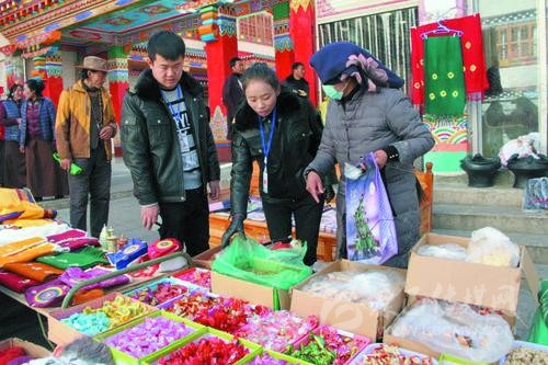 སྡེ་དགེ་རྫོང་གིས་ཚོང་རར་ལྟ་སྐུལ་དོ་དམ་བྱས་ཏེ་ལོ་སར་སྔོན་གྱི་བཟའ་བཅའ་ཉེན་མེད་ཡོང་བར་ཁག་ཐེག་བྱས།