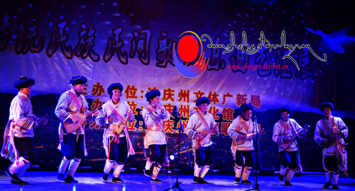 ལྟད་མོ་ཆེ་བའི་གདོད་མའི་སྲོལ་རྒྱུན་མི་རིགས་ཀྱི་དམངས་ཁྲོད་གླུ་གར།