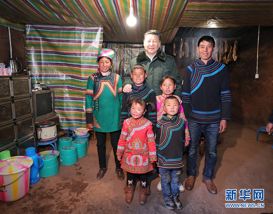 ཞི་ཅིན་ཕིང་གིས་ལིའང་ཧྲན་གྱི་སྡེ་མི་ལ་ཕྱུག་འགྱུར་གྱི་མཛུབ་སྟོན་གནང་བ།