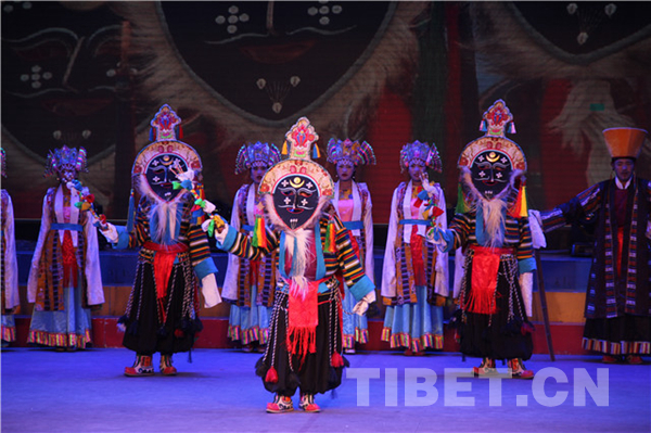 གནའ་བོའི་ལྷ་མོས་བོད་ས་ཁྱི་ལོའི་ལོ་སར་བསུ་བ།