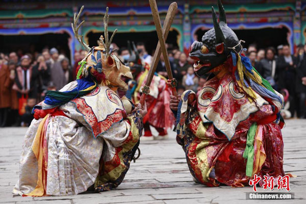 སྐུ་འབུམ་བྱམས་པ་གླིང་དུ་འཆམ་རྒྱག་པའི་མཛད་སྒོ་སྤེལ་བ། 