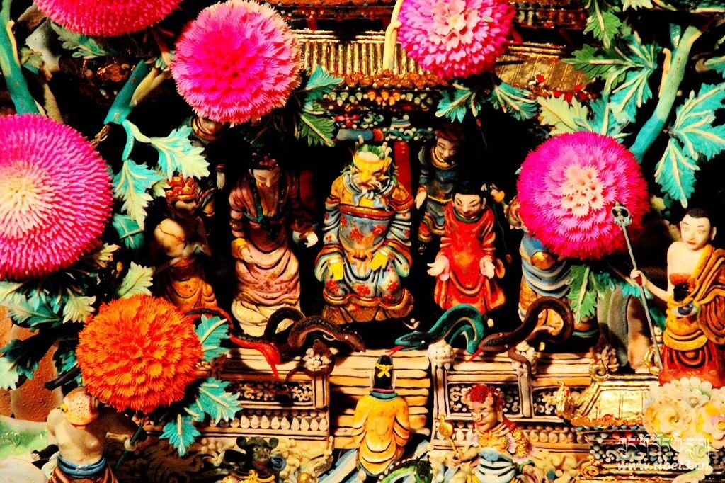 བོད་ས་ཕོ་ཁྱི་ལོའི་སྐུ་འབུམ་དགོན་པའི་མེ་ཏོག་མཆོད་པ།