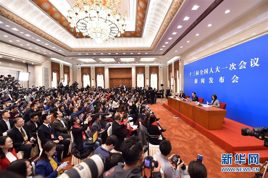 སྐབས་བཅུ་གསུམ་པའི་རྒྱལ་ཡོངས་མི་དམངས་འཐུས་ཚོགས་གྲོས་ཚོགས་ཐེངས་དང་པོའི་གསར་འགྱུར་ཁྱབ་བསྒྲགས་ཚོགས་འདུ་ཚོགས་པ།