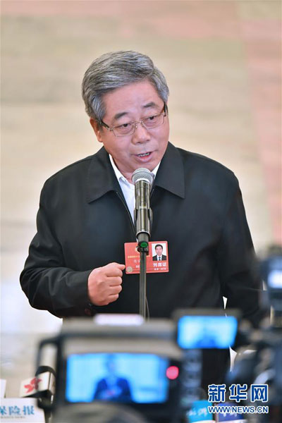 སློབ་གསོ་པུའུ་ཡི་པུའུ་ཀྲང་ཁྲེན་པའོ་ཧྲེན་གྱིས་སྤྱི་ཚོགས་ཀྱི་སྟོབས་ཤུགས་ལ་བརྟེན་ནས&quot;ཕྱི་ དྲོའི་ཆུ་ཚོད་3དང་ཕྱེད་ཀར་སློབ་གྲྭ་གྲོལ་རྒྱུའི་གནད་དོན་ཐག་གཅོད་བྱེད་རྒྱུ་ཡིན&quot; ཞེས་གསུངས་པ།