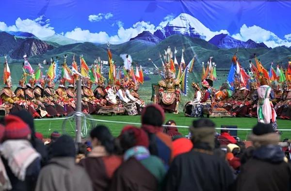 ཧུང་ཡོན་རྫོང་རོང་ཐ་དགོན་གྱིས་ཟློས་གར་འཁྲབ་སྟོན་སྤེལ་བ།
