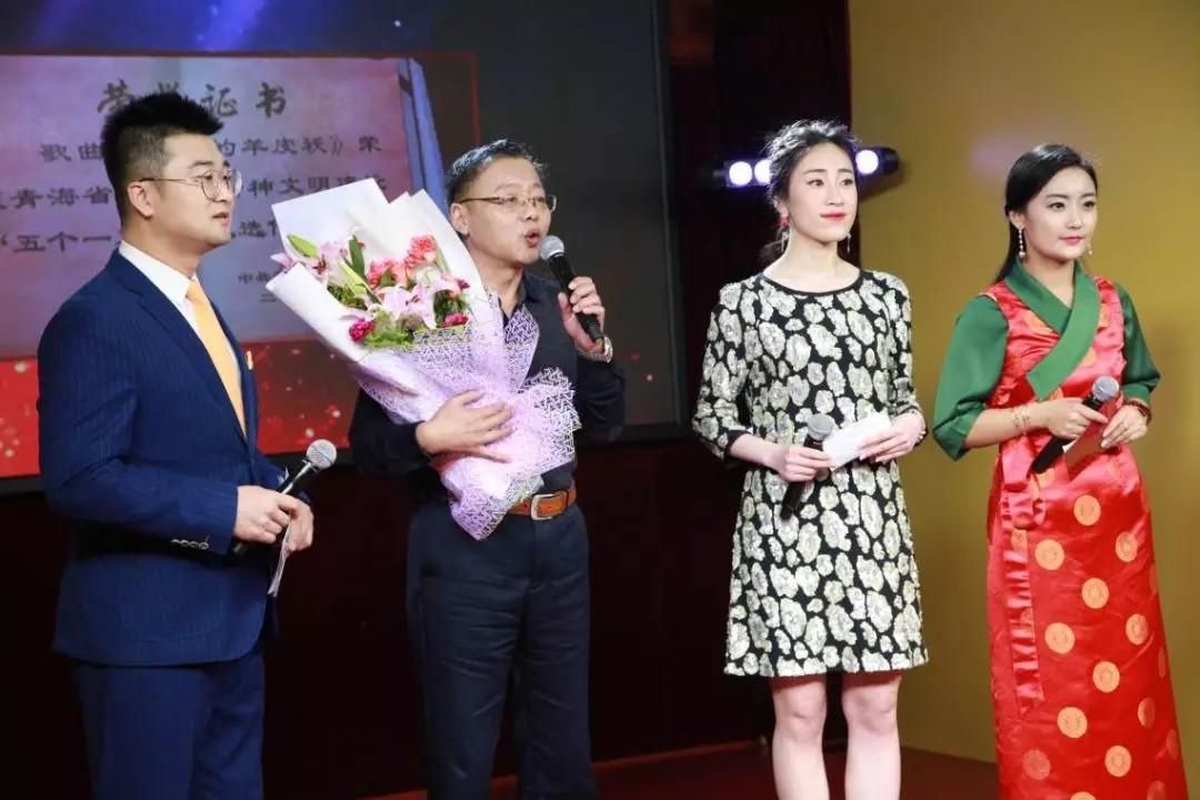 བོད་ཀྱི་གཞས་ཚིག་རྩོམ་པ་པོ་གྲགས་ཅན་ངག་དབང་དབང་གྲགས་ལགས་ཀྱི་གླུ་ཚོགས་ཁྲེང་ཏུའུ་ནས་སྤེལ།