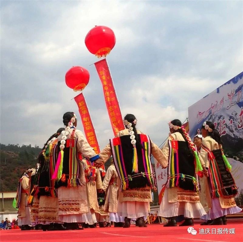སེམས་ཀྱི་ཉི་ཟླའི་གཏོ་པའི་གནས་མཆོག་གི་སྐབས་གསུམ་པའི་མི་རིགས་རིག་གནས་དུས་ཆེན་འགོ་ཚུགས་པ། 