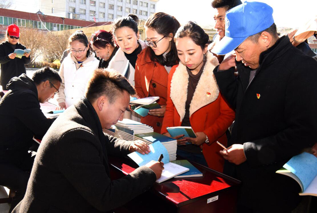 《བོད་ལྗོངས་ཀྱི་དམངས་ཁྲོད་གནམ་དཔྱད་གཏམ་དཔེའི་ཕྱོགས་བསྒྲིགས》(བོད་ཡིག་པར་གཞི)དཔེ་སྐྲུན་འགྲེམས་སྤེལ་བྱས་པ།