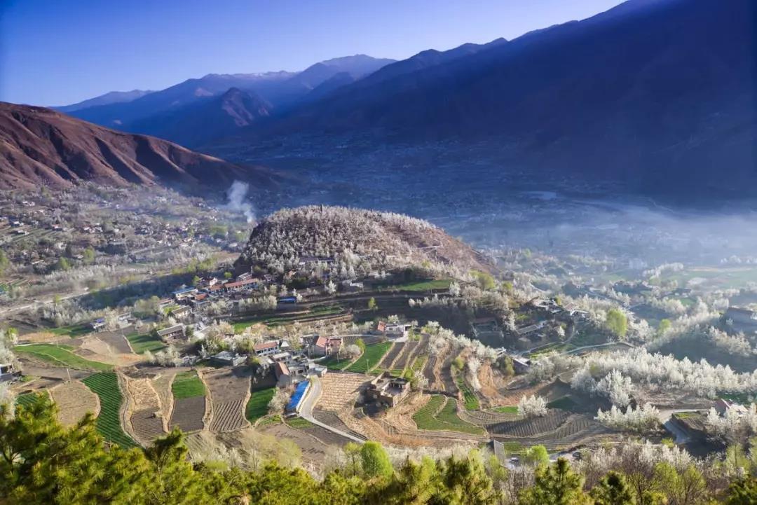 ཆུ་ཆེན་ལ་ཆེས་མཛེས་ཤོས་ཀྱི་མེ་ཏོག་གཟིགས་རོལ་ཁུལ་གྱི་མཚན་སྙན་ཐོབ།