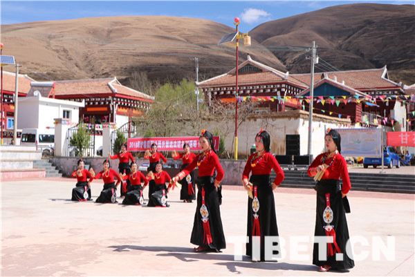 རིག་གནས་གཞི་རིམ་དུ་བསྐྱོད་དེ་དཀར་མཛེས་མང་ཚོགས་ལ་ཏང་གི་སྲིད་ཇུས་བཟང་བོ་བསྒྲགས་སྤེལ་བྱས།