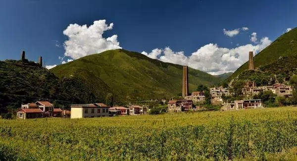 སོ་ནམ་དུས་བཟང་ཤར་བ་ན།། གོ་ཆོད་མི་ལ་ཁོམ་དུས་མེད།།