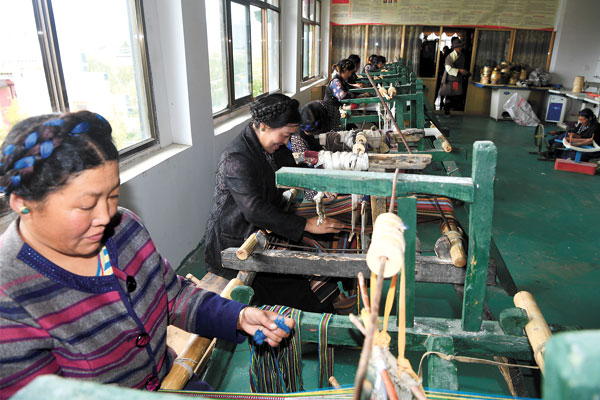 སྲོལ་རྒྱུན་ལག་ཤེས་བཟོ་རྩལ་ལ་བརྟེན་ནས་ཕྱུག་འགྱུར་ལམ་བུ་འཚོལ་བ།