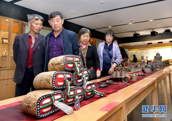 མཚོ་སྔོན་རྨ་སྟོད་ཀྱི་ཁྱད་ཆོས་ལྡན་པའི་རིག་གནས་འགྲེམས་སྟོན་ཧྲང་ཧད་དུ་གཉེར་བ།
