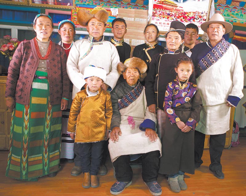  བོད་རིགས་དང་ལྷོ་པ་རིགས་ཀྱི་ཁྱིམ་ཚང་ཞིག