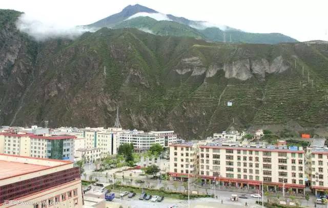 རྔ་བ་ཁུལ་གྱི་རིན་མེད་ལམ་ཡིག་ལེན་ས་ཐོག་མ་ལིས་རྫོང་དུ་བཙུགས་པ།