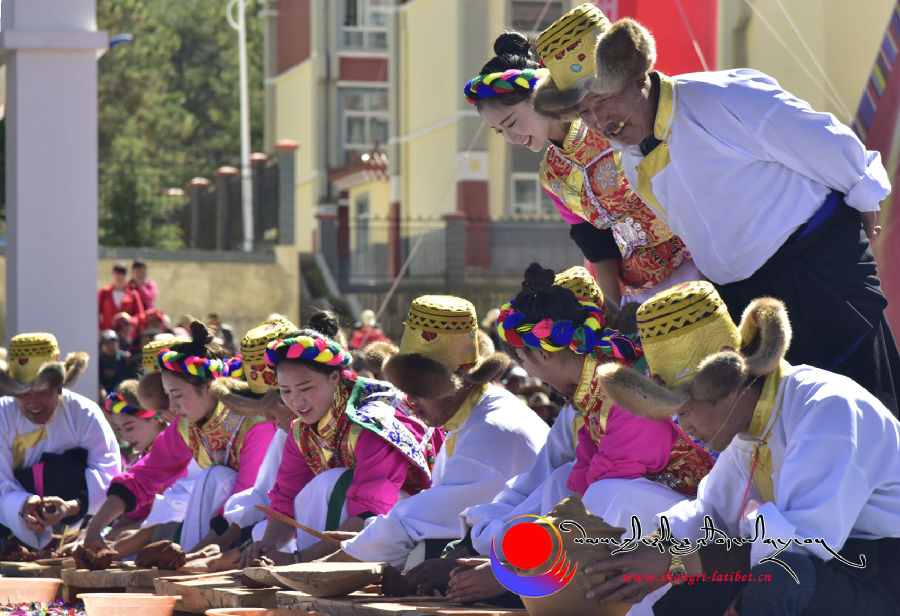 སེམས་ཀྱི་ཉི་ཟླ་གྲོང་ཁྱེར་ཉི་ཤར་ཤང་དུ་བྱམས་གླུའི་དུས་ཆེན་བསྡུས།