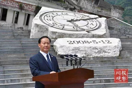 ས་འགུལ་གནོད་སེལ་སྙིང་སྟོབས་སྤེལ། དམངས་ལ་བདེ་སྐྱིད་འཚོ་བ་སྟེར།  ཝུན་ཁྲོན་ས་འགུལ་ཆེན་མོ་བྱུང་ནས་ལོ་འཁོར་བཅུ་ལོན་པའི་རྗེས་དྲན་མཛད་སྒོ་དེ་ཡིང་ཞོའུ་གྲོང་རྡལ་ནས་སྤེལ།