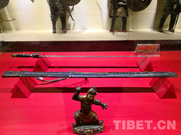 ཆོས་འབྱོར་གྱི་བཙན་པོའི་དུས་སྐབས་ཀྱི་དམག་ཆས་འགྲེམས་སྟོན་ཁང་།