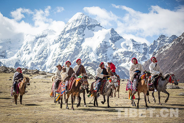 འདམ་གཞུང་རྫོང་གི་སྐབས་གསུམ་པའི་དབྱར་རྩྭ་དགུན་འབུའི་རིག་གནས་ཡུལ་སྐོར་དུས་ཆེན་འགོ་ཚུགས་པ།