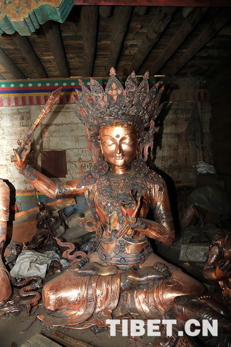 ལྷ་སྐུ་བཞེངས་བཟོའི་རྒྱུད་འཛིན་པ་དོན་གྲུབ་ནོར་བུ།