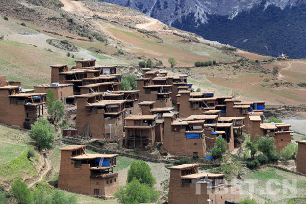 ཐུན་མོང་མ་ཡིན་པའི་མཁར་རྫོང་རྣམ་པའི་བོད་ཁང་།