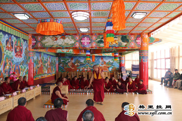 ཀྲུང་གོའི་བོད་བརྒྱུད་མཐོ་རིམ་ནང་བསྟན་སློབ་གླིང་གིས་བདེ་ཆེན་ཁུལ་དུ་རྒྱུགས་ར་བཀོད་སྒྲིག་བྱས་པ།