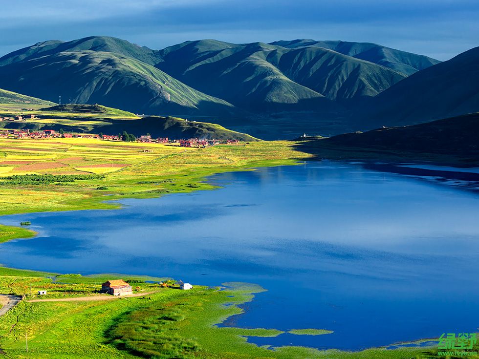 རང་རྒྱལ་གྱིས་ས་མཐོའི་མཚོ་དང་མཚེའུའི་སྣོད་བཅུད་ཁོར་ཡུག་ལ་ཐོག་མར་ལྟ་ཞིབ་ཚད་ལེན་ཡང་དག་བྱས་པ། 