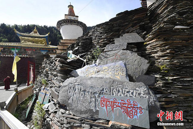 འཛམ་གླིང་དུ་ཆ་ཚང་ཤོས་ཀྱི་རྡོ་བརྐོས་བཀའ་བསྟན་ཁེར་མ།