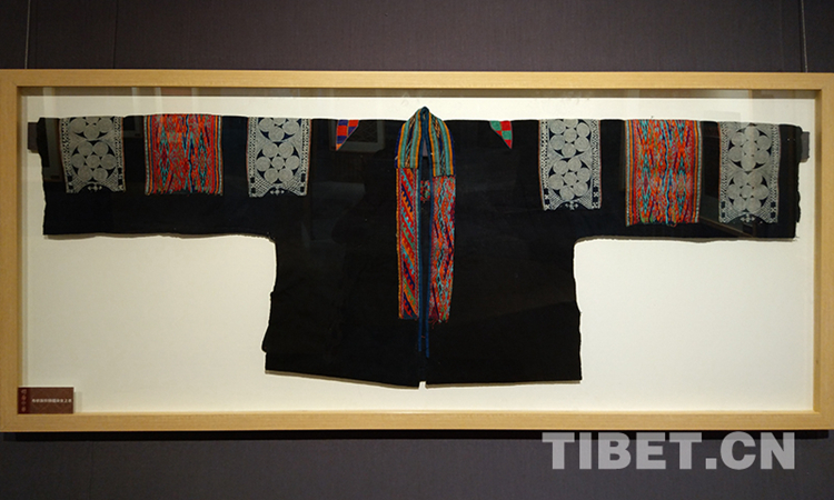 ཀྲུང་གོའི་མི་རིགས་ཀྱི་དར་གོས་སྒྱུ་རྩལ་འགྲེམ་སྟོན། 