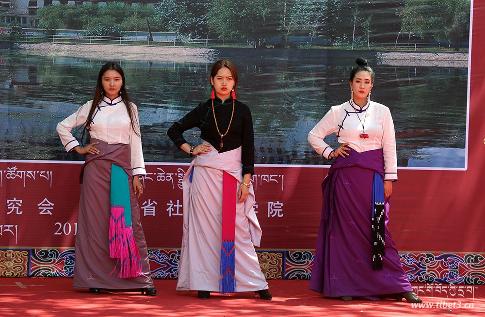 ཟི་ལིང་ས་ཁུལ་གྱི་སྐབས32པའི་བོད་ཀྱི་རིག་གནས་སྒྱུ་རྩལ་དུས་ཆེན་ཟི་ལིང་ལྷོ་རི་གླིང་ག་རུ་ཚོགས་པ། 