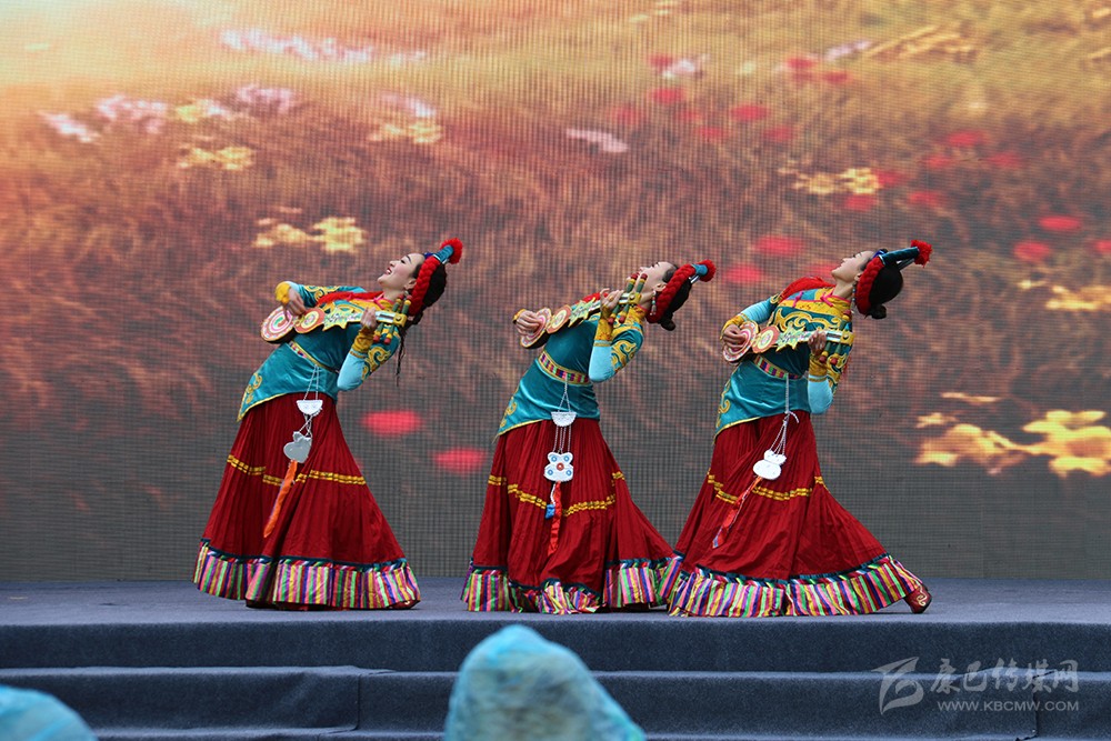 2018ལོའི་སི་ཁྲོན་དཀར་མཛེས་ཁུལ་རི་ཀླུང་ཡུལ་སྐོར་དུས་ཆེན་འགོ་ཚུགས་མཛད་སྒོ་དར་རྩེ་མདོ་རུ་སྤེལ།
