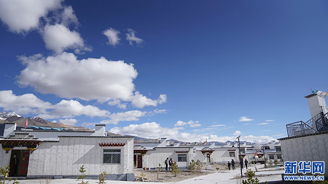 དབུལ་པོའི་ས་ཁུལ་གྱི་མང་ཚོགས་625ཡངས་པ་ཅན་ཆུ་ཚན་ཁུལ་དུ་སྤོས་པ།