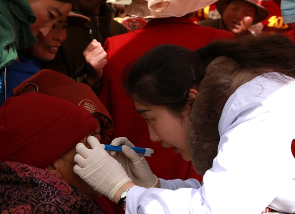 ཏེ་དབྱང་གིས་བོད་རིགས་ས་ཁུལ་གྱི་མང་ཚོགས་ལ་སྨན་པ་བསྟེན་དཀའ་བའི་གནད་དོན་ཐག་གཅོད་བྱས་པ།