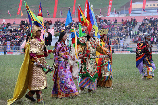 གློག་བརྙན་《གེ་སར་རྒྱལ་པོ་》ཞེས་པ་ཕབ་སྐྲུན་བྱེད་བཞིན་པ།