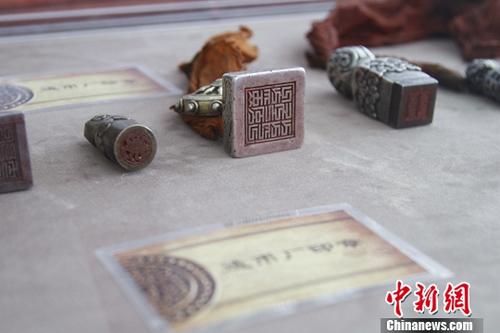 བོད་ལྗོངས་ཀྱི་དངུལ་ལོར་མཉམ་འགྲེམས་ལས་གནའ་བོའི་དངུལ་ལོར་རིག་གནས་སླར་ཡང་མངོན་པ།