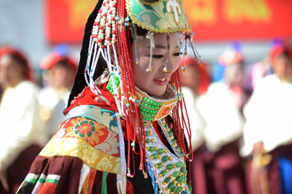 ཁམས་ཕྱོགས་ཆབ་མདོ་ཡུལ་གྱི་རྒྱན་གོས།