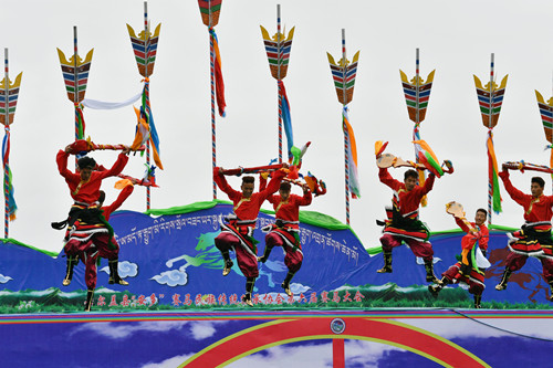 མཛོད་དགེའི་ཨ་མདོའི་རྒྱུགས་འགྲན་ཚོགས་ཆེན་མོ་དངོས་སུ་མགོ་བརྩམས་པ།