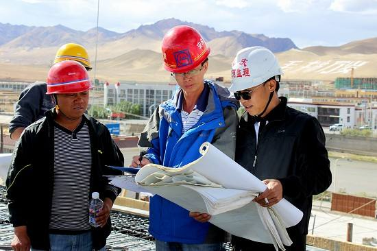 ཅང་སུའུ་ཞིང་ཆེན་གྱི་བོད་སྐྱོར་ལས་བྱེད་པས་སྣ་མང་ཐོན་ལས་ལ་བརྟེན་ནས་དབུལ་སྒྲོལ་ལ་སྒུལ་ཤུགས་བསྣན་པ།