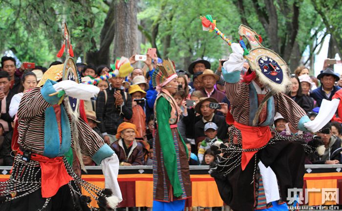 ཞོ་སྟོན་དུས་ཆེན་ལྷ་སར་འགོ་ཚུགས་པ། 