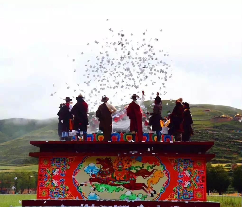 2018ལོའི་འཛམ་ཐང་རྫོང་གི་རྟ་རྒྱུག་འགྲན་ཚོགས་དངོས་སུ་འགོ་བརྩམས།