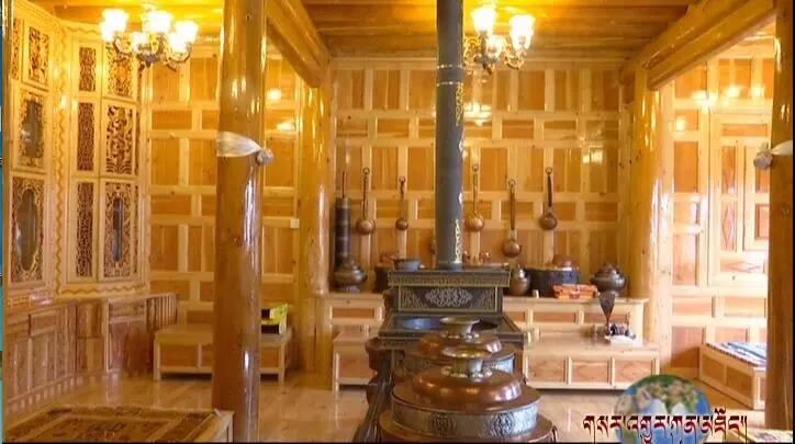 འདོ་བ་སྡེ་བའི་ཧྲུའུ་ཅི་དང་པོ་ཧོ་ཅན་གྱིས་དབུལ་སྒྲོལ་འགན་འཁྲི་ཕྲག་ཏུ་ཁུར་བ།