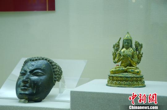 ཨན་ཧུའེ་རུ་བོད་ལྗོངས་ལྷོ་ཁའི་རིག་དངོས་འགྲེམས་སྟོན་བྱས་པ།